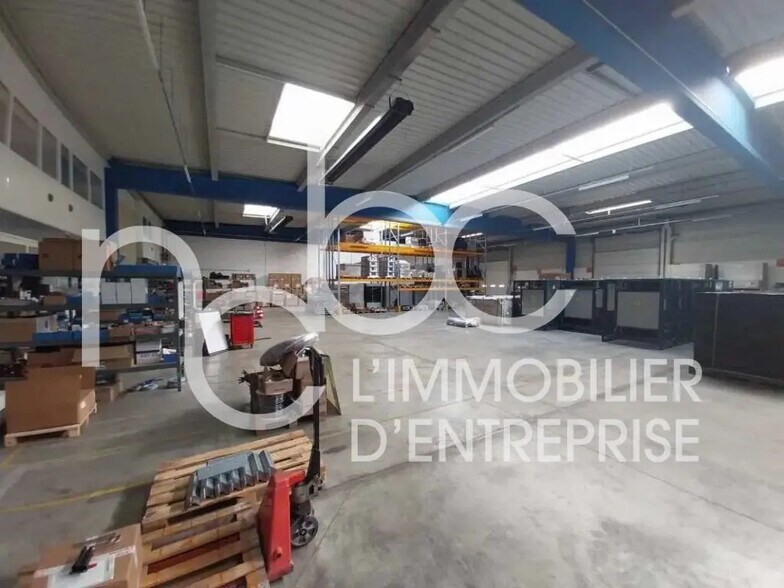 Flex in Saint-Quentin-Fallavier for lease - Building Photo - Image 2 of 16