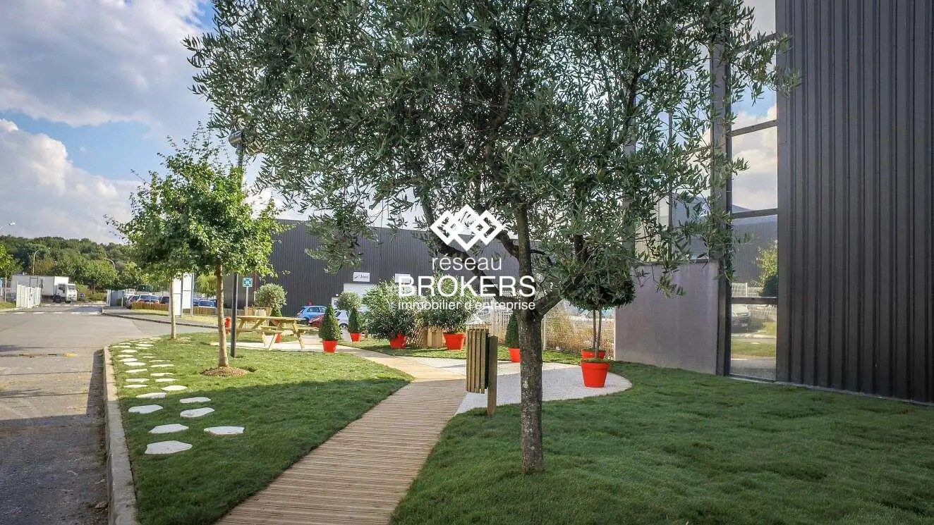 Industrial in Persan for sale Building Photo- Image 1 of 2