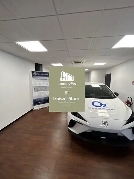 Retail in Marseille for lease - Interior Photo - Image 3 of 6