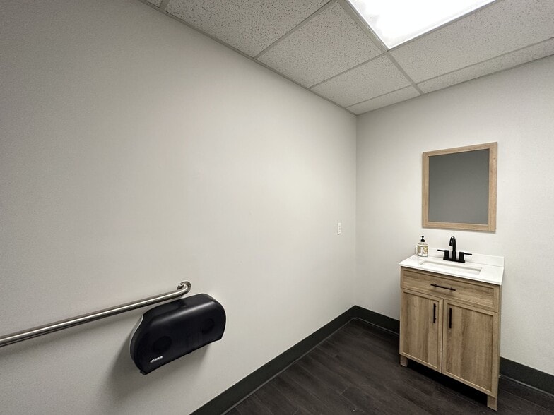 6015 Morrow St E, Jacksonville, FL for lease - Interior Photo - Image 3 of 11