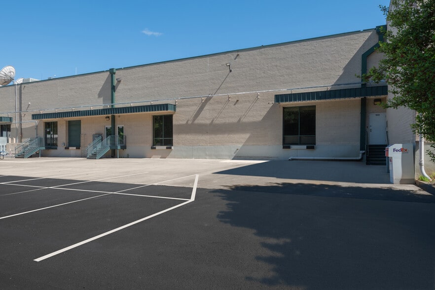 3871 Lakefield Dr, Suwanee, GA for lease - Building Photo - Image 3 of 4