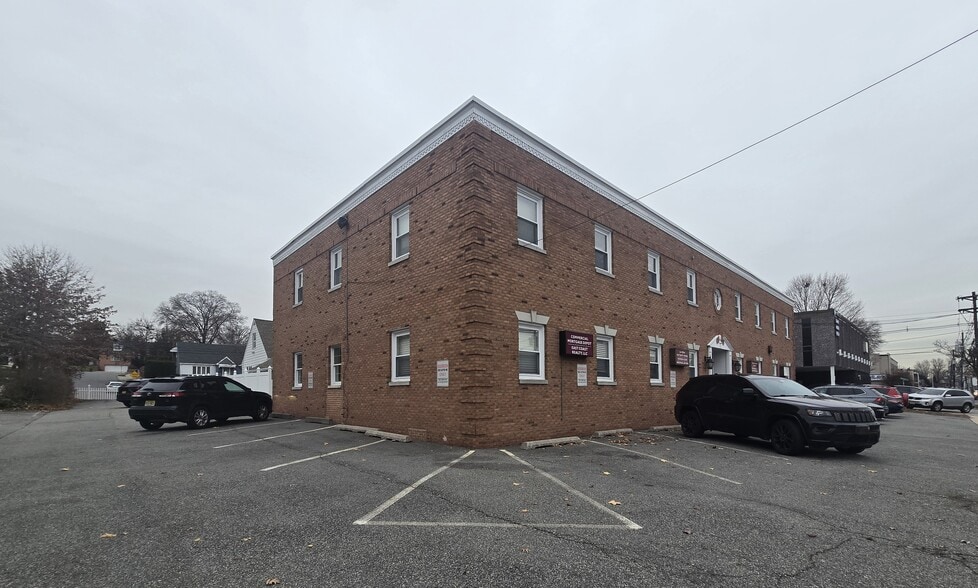 1000 Clifton Ave, Clifton, NJ for lease - Building Photo - Image 1 of 3