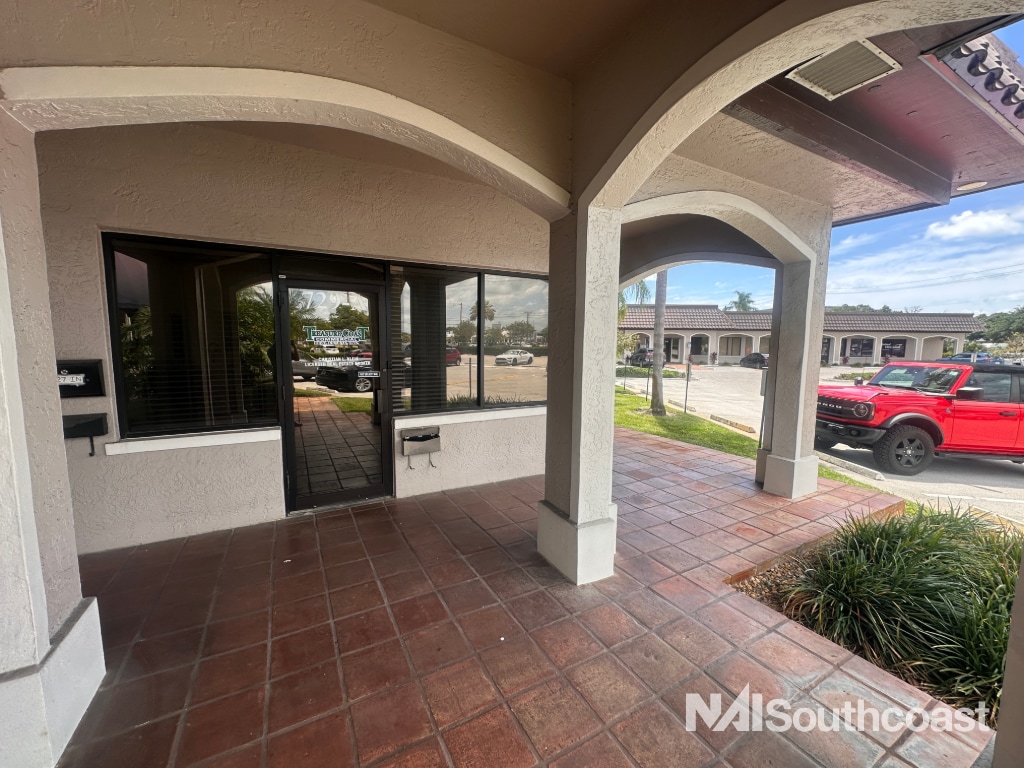 715-735 Colorado Ave, Stuart, FL for lease Interior Photo- Image 1 of 6