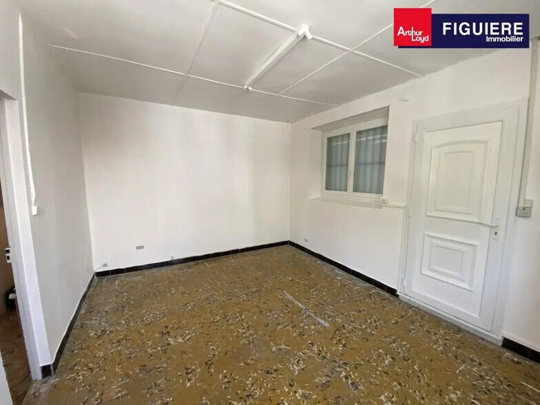 Office in Salon-de-Provence for lease - Building Photo - Image 3 of 16