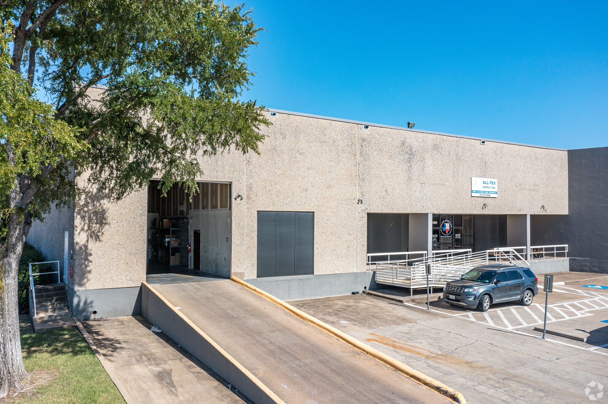 10790-10804 N Stemmons Fwy, Dallas, TX for lease Primary Photo- Image 1 of 7