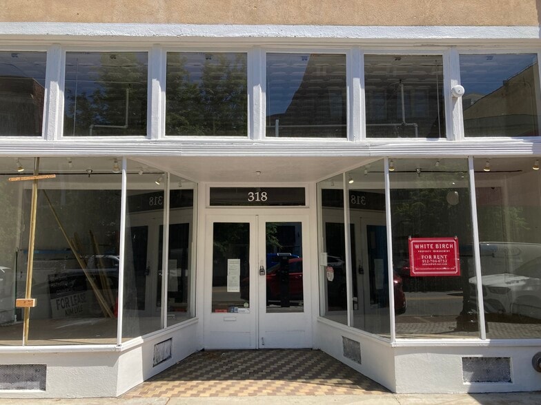 318 W Broughton St, Savannah, GA for lease - Building Photo - Image 2 of 24