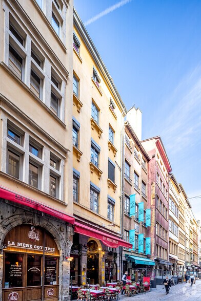 Office in Lyon for lease - Building Photo - Image 2 of 5