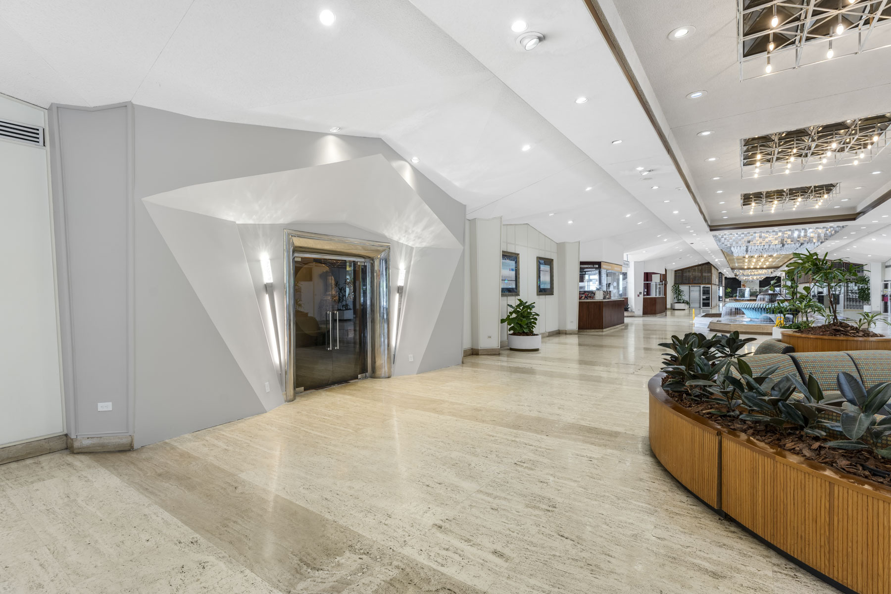 801 Brickell Bay Dr, Miami, FL for lease Interior Photo- Image 1 of 8