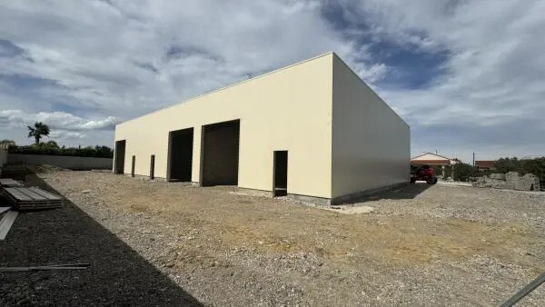 Flex in Perpignan for lease Building Photo- Image 1 of 2