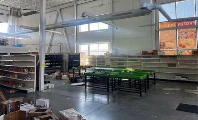 10960 42 St NE, Calgary, AB T2C 5B2 - Unit 330-340 - - Interior Photo - Image 1 of 3