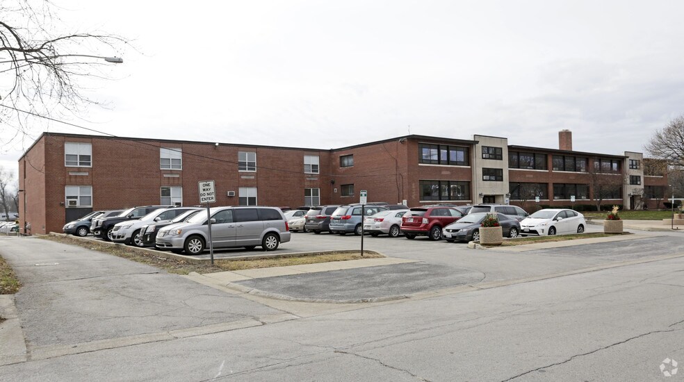 2261 INDIANA Ave, Lansing, IL for sale - Primary Photo - Image 1 of 1