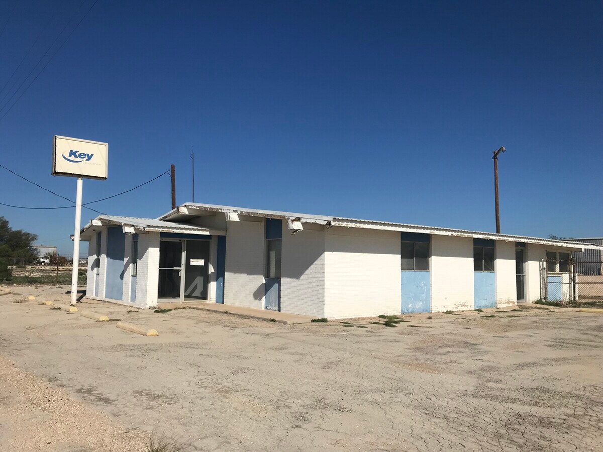 400 1st Street, Big Spring, TX 79720 7,808 SF Industrial Flex on 5.91