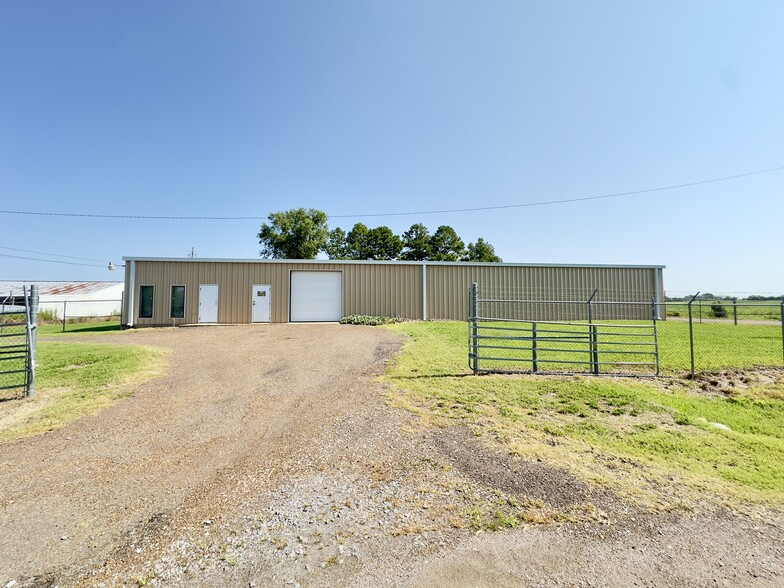 2202 Walker Tanner Rd, Union City, TN for sale - Building Photo - Image 2 of 26