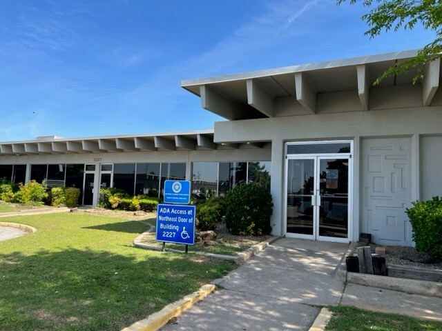 2227 W Lindsey St, Norman, OK for sale - Building Photo - Image 3 of 9