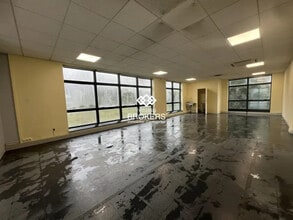 Flex in Les Ulis for lease Interior Photo- Image 2 of 6