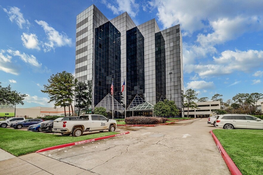 1111 N Loop W, Houston, TX for sale - Building Photo - Image 1 of 17