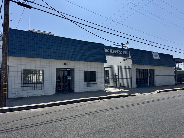 15954-15958 Arminta St, Van Nuys, CA for sale - Building Photo - Image 2 of 8