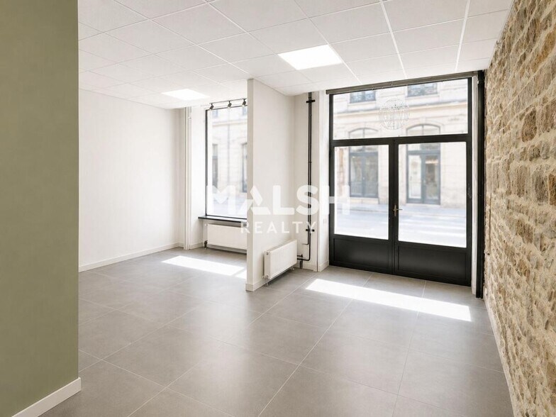 Office in Lyon for lease - Building Photo - Image 2 of 9
