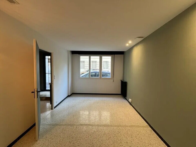 Office in Nice for lease - Interior Photo - Image 2 of 6