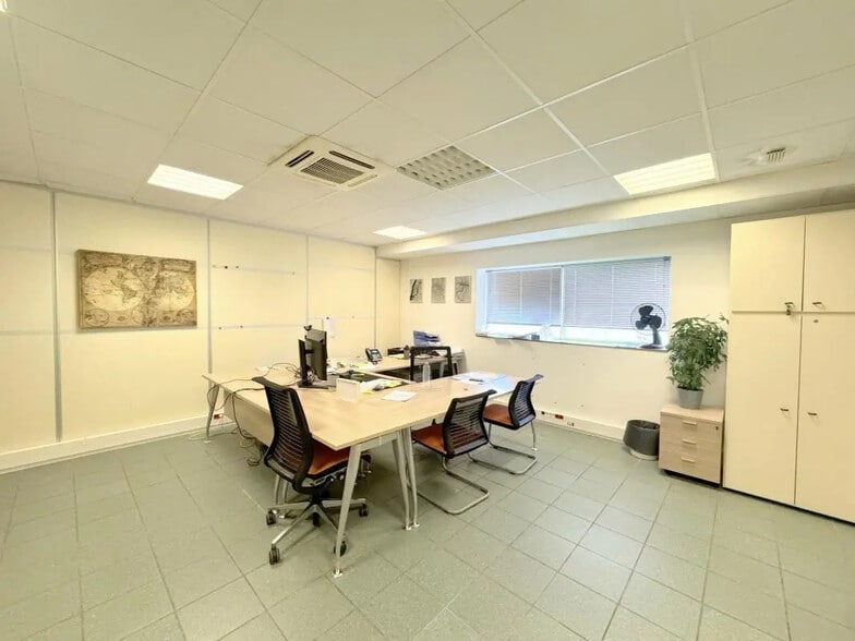 Flex in Houilles for sale - Interior Photo - Image 2 of 8