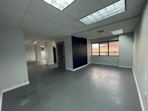 33 SW 2nd Ave, Miami, FL for lease Interior Photo- Image 2 of 7