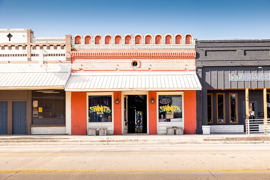 184 W Austin St, Giddings, TX for sale - Primary Photo - Image 1 of 1