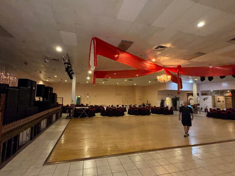 5115 E Grand Ave, Dallas, TX for lease - Building Photo - Image 3 of 11