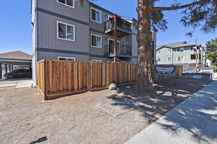 29371 Dixon St, Hayward, CA 94544