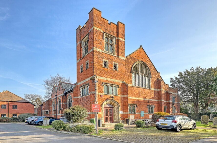 154 High St, Bushey for sale - Primary Photo - Image 1 of 1