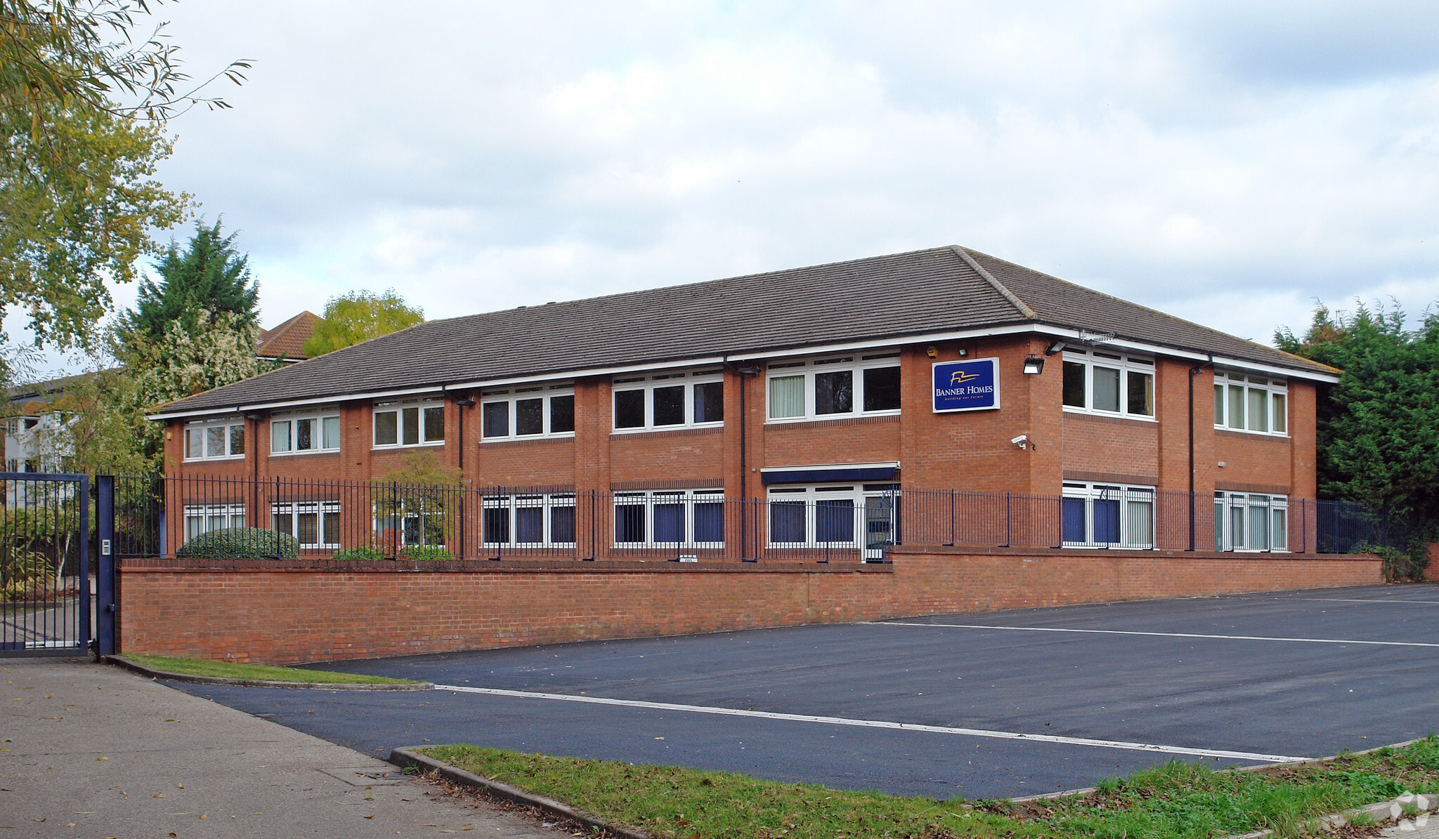 Riverside, Wooburn Green for lease Primary Photo- Image 1 of 6