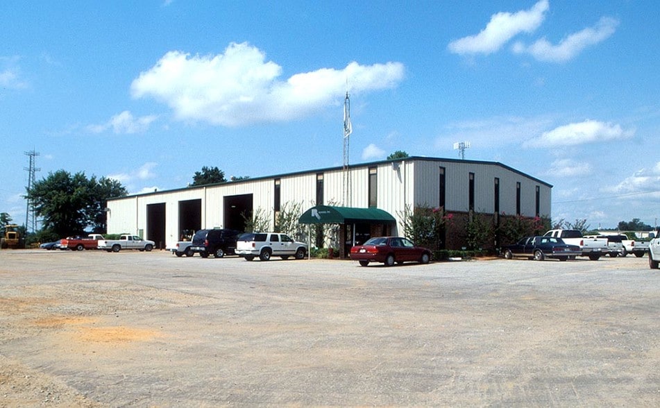 121 Roberts St, Fairburn, GA for sale - Building Photo - Image 1 of 1