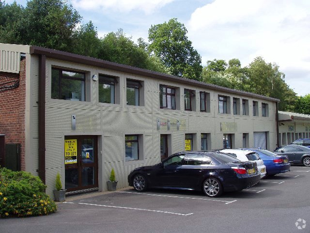 Monks Walk, Farnham for lease - Primary Photo - Image 1 of 4