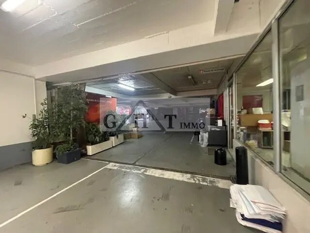 Industrial in Vincennes for sale Building Photo- Image 1 of 7