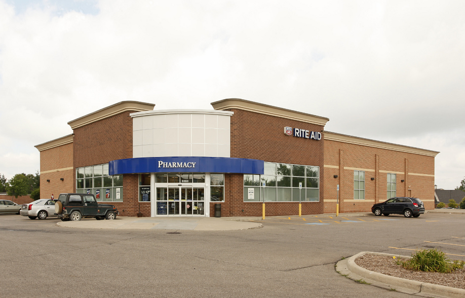 8360 S Saginaw St, Grand Blanc, MI for lease - Building Photo - Image 2 of 3