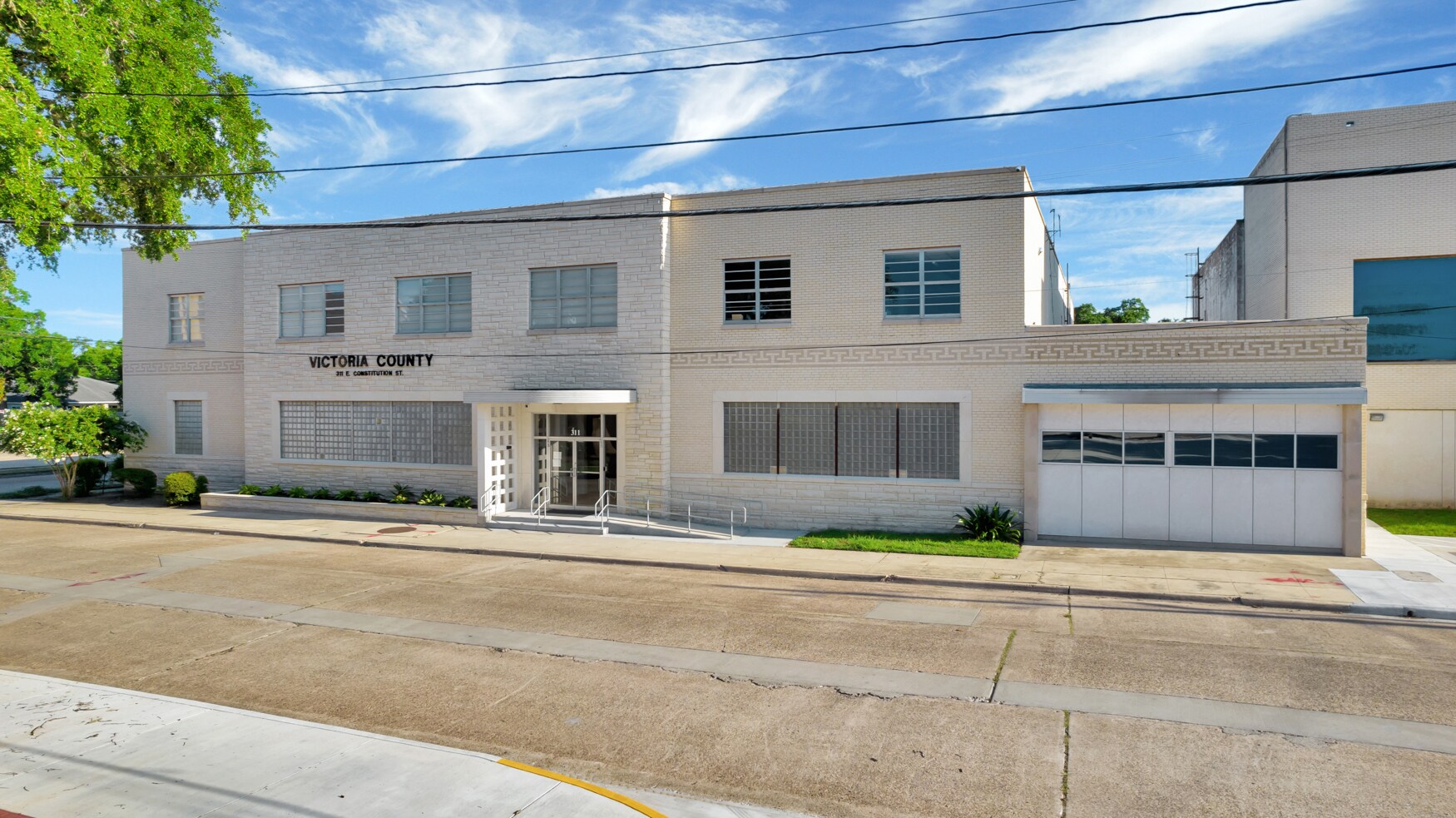 311 E Constitution St, Victoria, TX for lease Building Photo- Image 1 of 30
