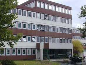 Avenue De L'Amiral Lemonnier, Marly-le-Roi for lease Building Photo- Image 2 of 4