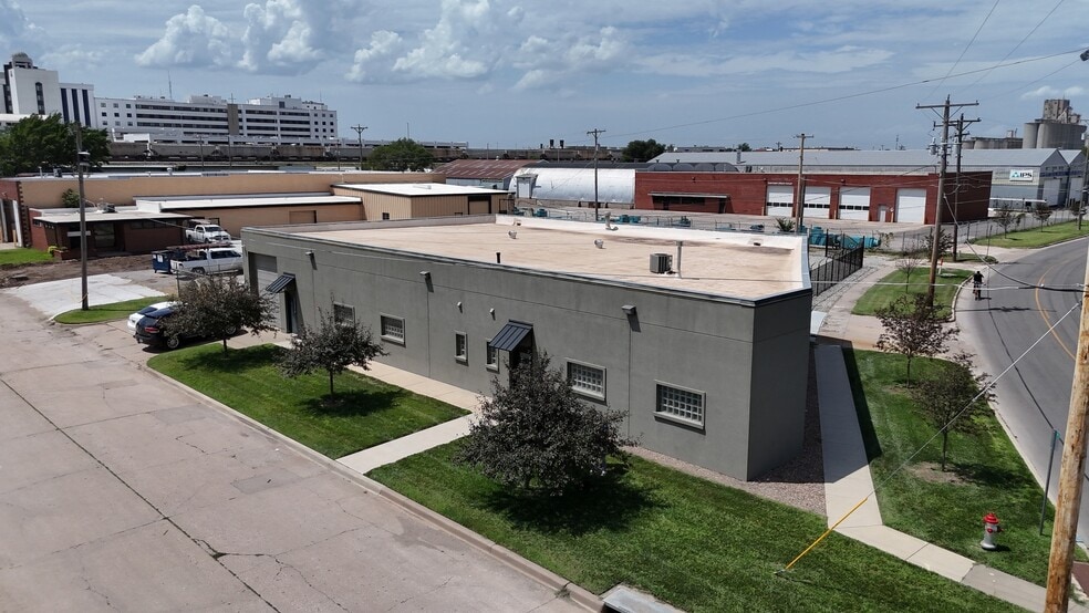 901 N Mosley St, Wichita, KS for sale - Building Photo - Image 2 of 13