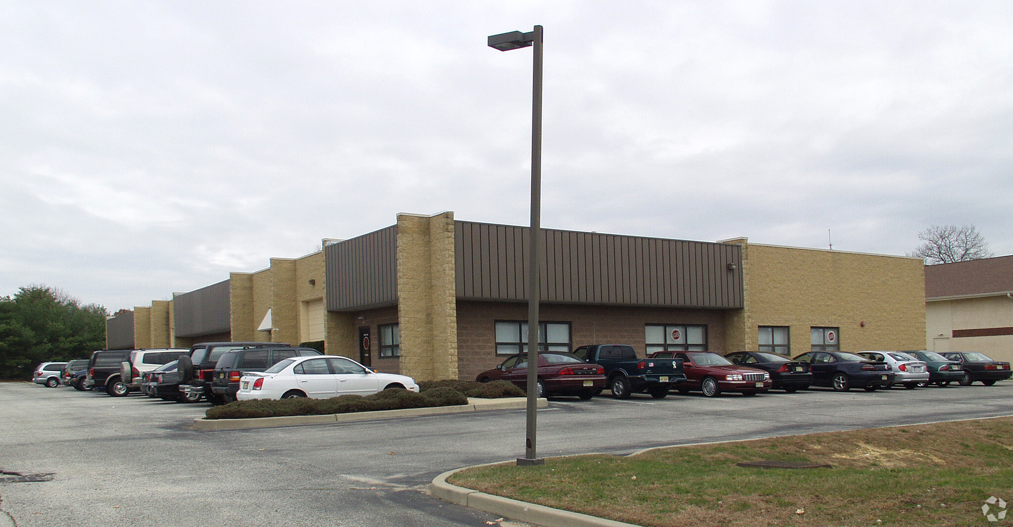 443 Commerce Ln, West Berlin, NJ for lease Building Photo- Image 1 of 6