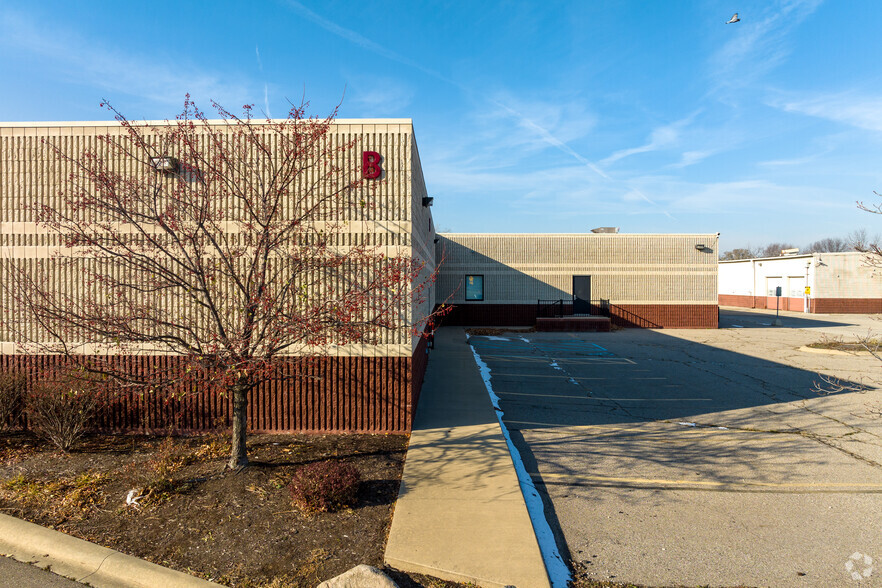 34381 S Gratiot Ave, Clinton Township, MI for sale - Primary Photo - Image 1 of 8