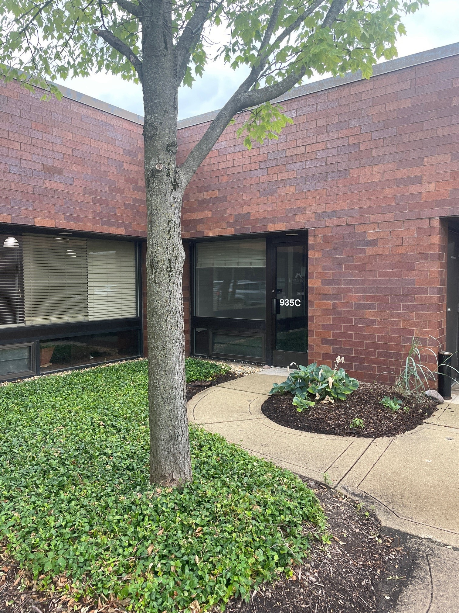 935 N Plum Grove Rd, Schaumburg, IL for lease Building Photo- Image 1 of 14