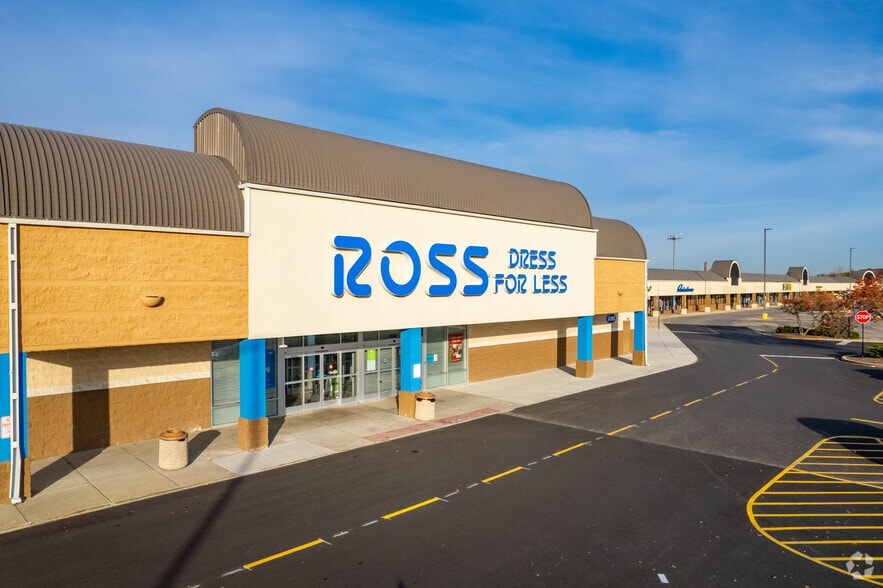 6420-6560 W Fullerton Ave, Chicago, IL for lease - Building Photo - Image 2 of 15