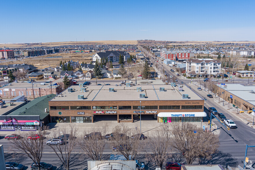 125 Main St N, Airdrie, AB for lease - Aerial - Image 3 of 6