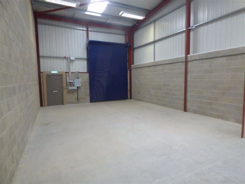 1-10 Tanyard Rd, Huddersfield for lease - Interior Photo - Image 2 of 2