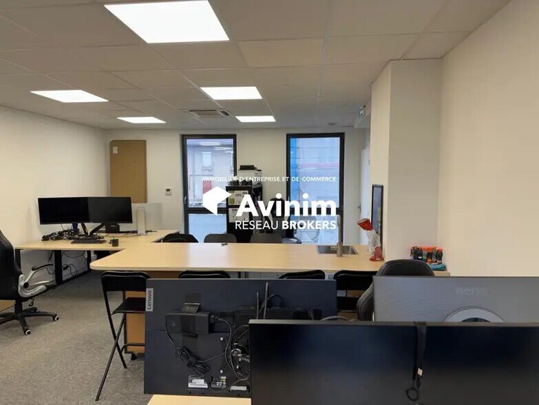 Office in OULLINS-PIERRE-BÉNITE for lease - Interior Photo - Image 3 of 6