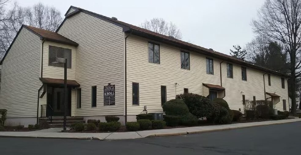 C Brier Hill Ct, East Brunswick, NJ for sale - Building Photo - Image 1 of 4