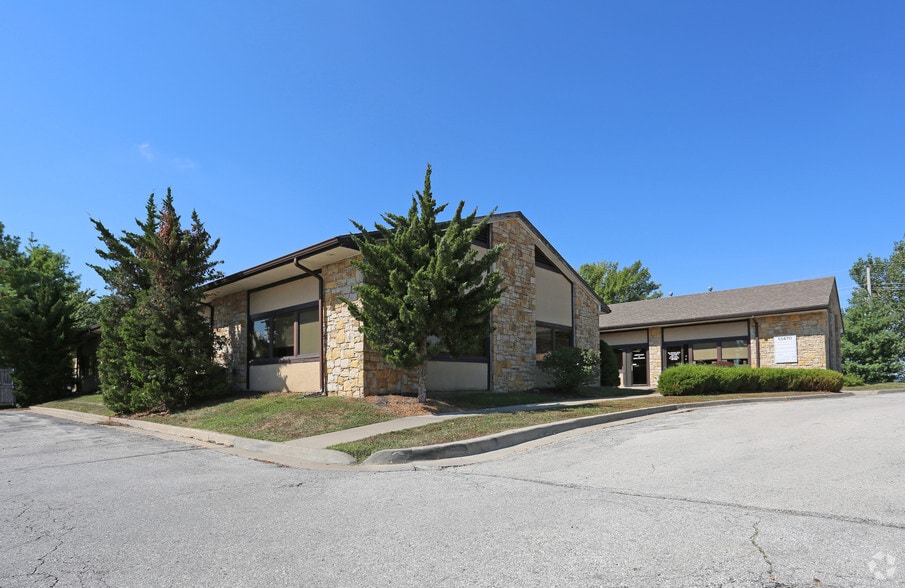 13460 S Arapaho Dr, Olathe, KS for lease - Primary Photo - Image 2 of 16