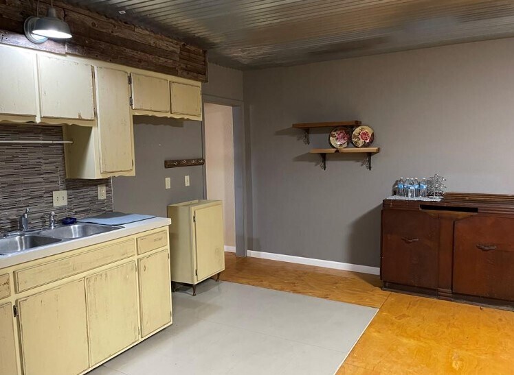 204 NW Main St, Minco, OK 73059 204 NW Main Minco