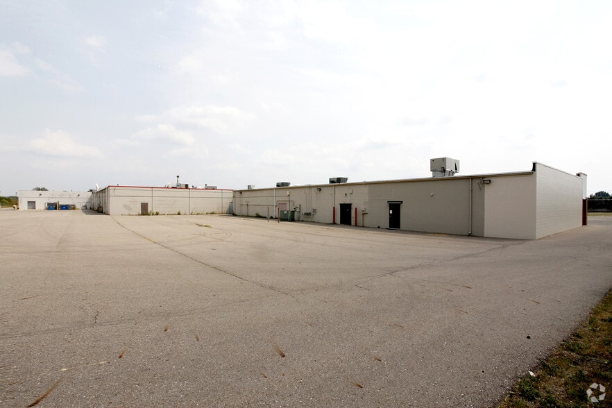 9090-9136 Miller Rd, Swartz Creek, MI for lease - Building Photo - Image 2 of 4