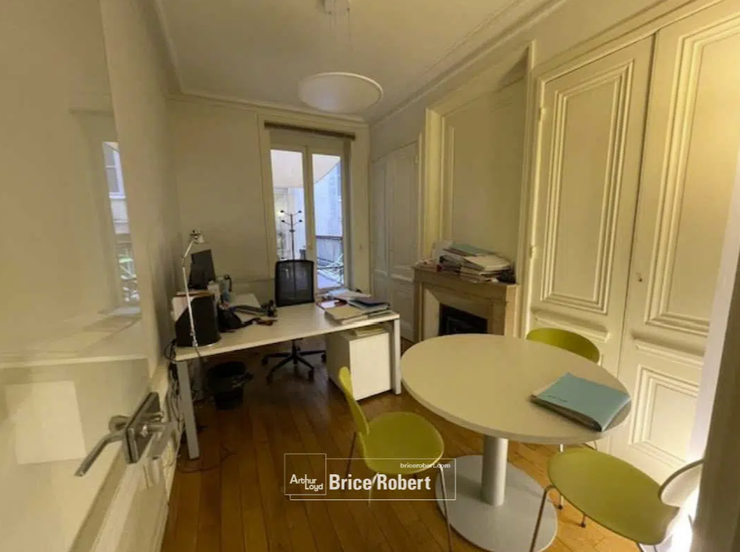 Office in Lyon for lease Interior Photo- Image 1 of 8