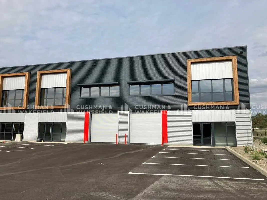 Flex in Manosque for lease Building Photo- Image 1 of 9
